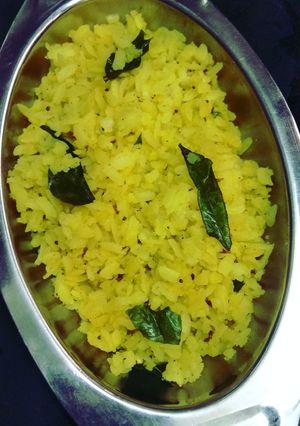 पोहे (pohe recipe in Hindi) रेसिपी मुख्य फोटो