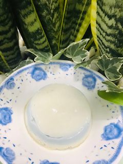 Hình của món Bữa xế: pudding sữa đậu biếc.