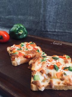 عکسی از دستور پیتزا مرغ و سبزیجات با نون تست