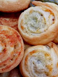 Sajtos tekercs recept fotója