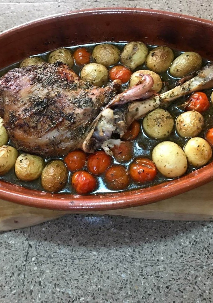 Una foto de Pierna de cordero lechal al horno