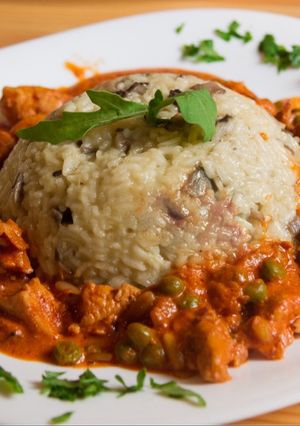 Fenyőmagos csirke, tejszínes konyakmártásban, gombás rizottóval recept fotója