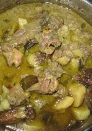 A picture of Thaaravu curry [Duck curry].