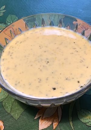 Une photo de Sauce au yaourt, citrons, coriandre et moutarde au pain d'épices