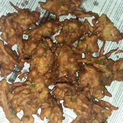 A picture of Mixed vegetable pakora iftarr recipe by sunaira younus.