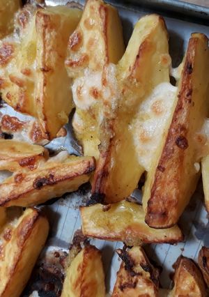 عکسی از دستور سیب زمینی تنوری پنیری 🤪😍😋