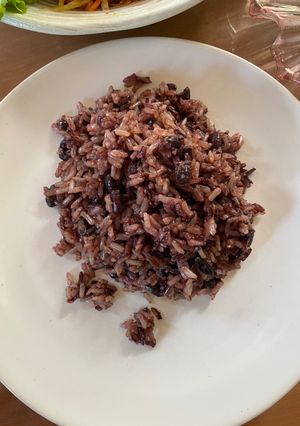รูปของ ข้าวมันทานกับส้มตำ