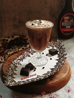 ચોકલેટ મિલ્ક શેક.(Chocolate Milkshake in Gujarati) રેસીપી મુખ્ય ફોટો