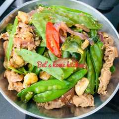 A picture of Ayam/sapi/babi lada hitam.