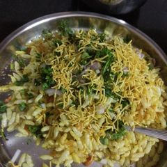 A picture of Girmit recipe/masala puffed rice.
