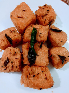 चुकंदर के साथ खमण ढोकला (chukandar ke sath khaman dhokla recipe in Hindi) रेसिपी मुख्य फोटो