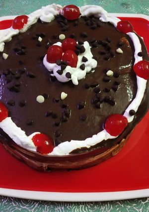 एग्ग्लेस चॉकलेट केक (eggless chocolate cake reicpe in Hindi) रेसिपी मुख्य फोटो