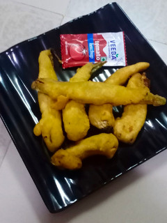 મરચા ના ભજીયા (Marcha Bhajiya Recipe In Gujarati રેસીપી મુખ્ય ફોટો