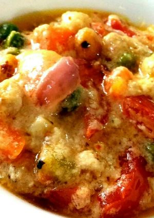A picture of Baked Foxnut(Makhana) with cauliflower and red bell peppers.