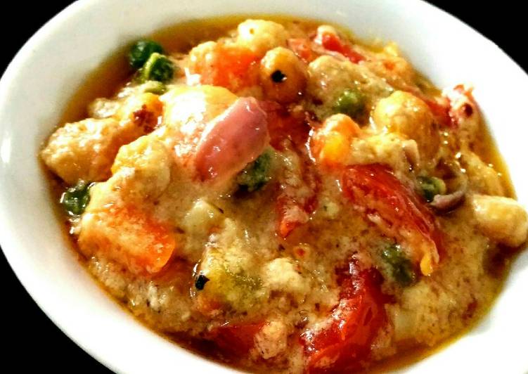 Baked Foxnut(Makhana) with cauliflower and red bell peppers
