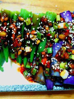 秋葵、茄子涼拌雙拼佐芝麻蒜辣醬 的食譜成品照片