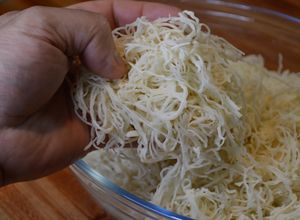 Una foto de Pasta de Kadaif o Kataifi, la estrella de la pastelería Árabe!
