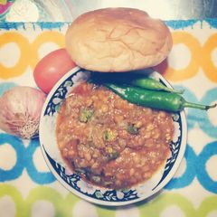A picture of Chane ki daal with turai.