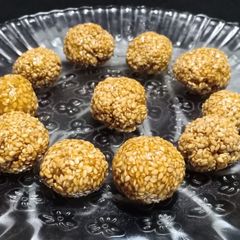 A picture of Sesame seeds ladoo.