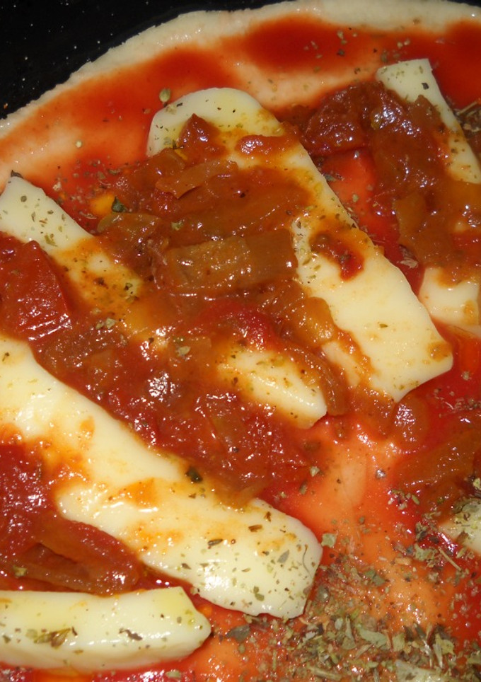 Una foto de Pizza con chutney de tomate
