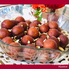 A picture of Whosayna’s Gulab Jamuns.