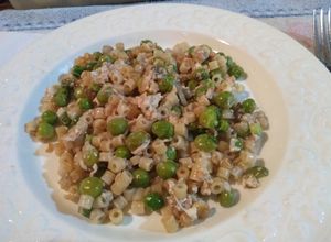 Foto principal de Ensalada de arvejas a la clara de huevo con fideos dedalitos
