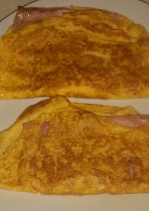 Una foto de Omelettes relleno de jamón