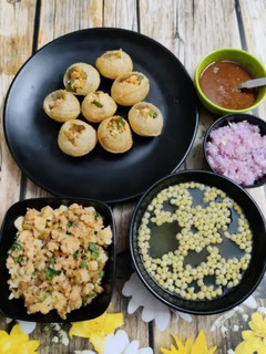गोलगप्पे / पानी पूरी(GOLGAPPE / PANIPOORI RECIPE IN HINDI) रेसिपी मुख्य फोटो