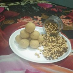 Bhuna chana ladoo A picture of Bhuna chana ladoo.
