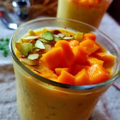A picture of Mango Coconut Overnight Oats.
