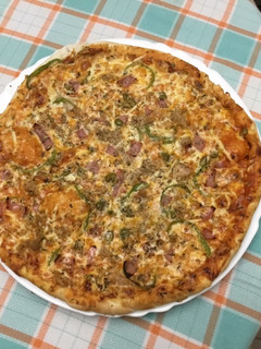 Una foto de Pizza de los domingos🍕🍕🍕