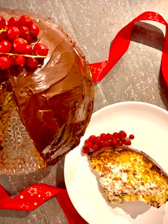 Foto di Zuccotto di panettone o pandoro con crema al mascarpone e cioccolato