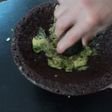 Salsa de aguacate y chiles asados con ajo