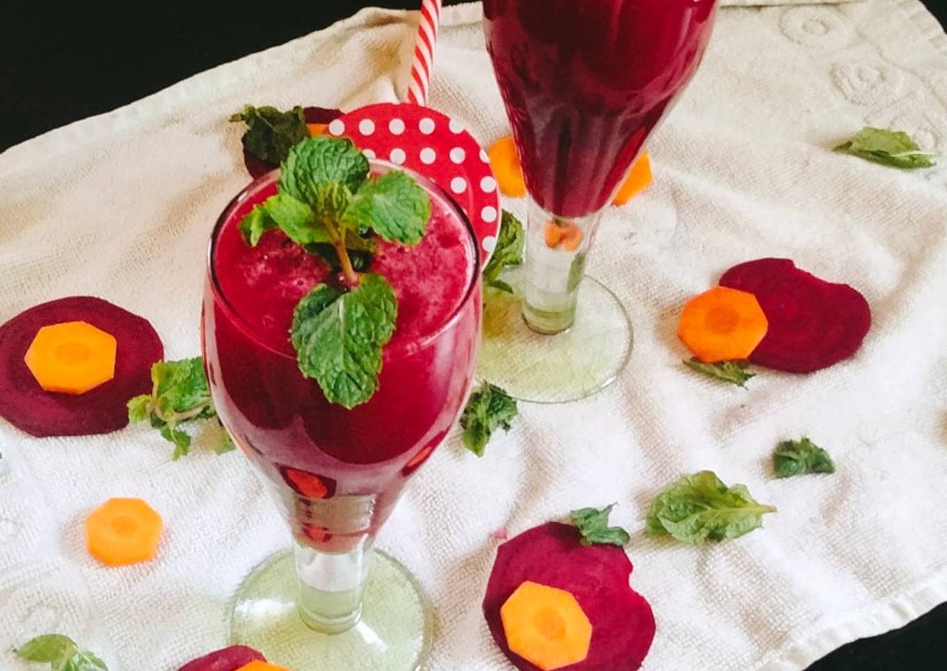 Beetroot and carrot juice (healthy summer drink)