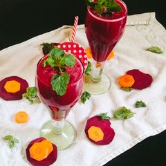 A picture of Beetroot and carrot juice (healthy summer drink).