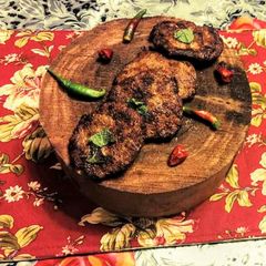 Kacchey qeeme ke kabab A picture of Kacchey qeeme ke kabab.