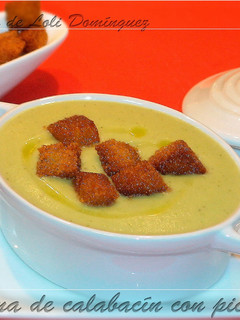 Una foto de Crema de calabacín con picatostes