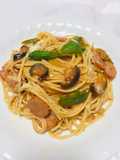 Spaghettis con Salchichas, berenjenas, pimientos verdes 🍆🍝
