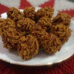 A picture of Sev gur ke ladoo.