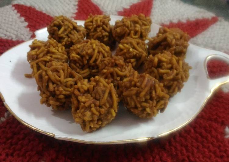 Sev gur ke ladoo