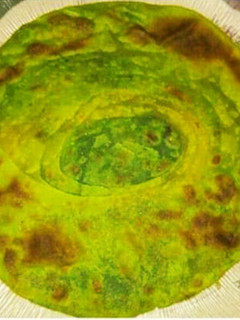 धनिया पत्ता और हल्दी के परांठे (dhaniya patta aur haldi ke parathe recipe in Hindi) रेसिपी मुख्य फोटो
