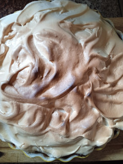Una foto de Torta de manzana y merengue