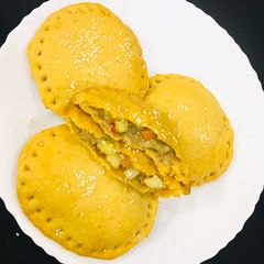 A picture of Rounded meat pie.