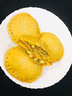 A picture of Rounded meat pie.