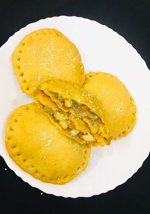 A picture of Rounded meat pie.