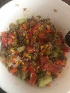 Una foto de Ensalada de lentejas y quinoa