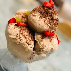 A picture of Banana and poppy seed ice cream.