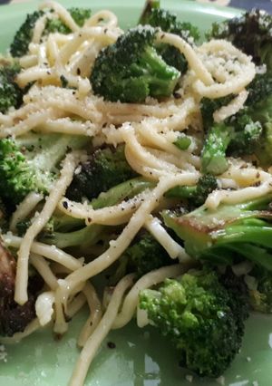 Una foto de Tallarines con brócoli