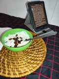 Yogurt con uvas pasas y miel
