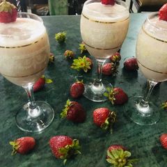 A picture of Strawberry banana smoothie.